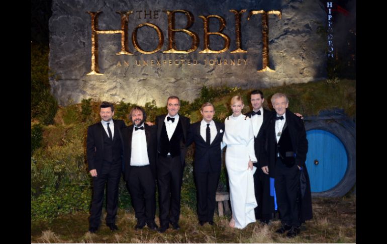 Peter Jackson y parte del elenco de la película durante la alfombra verde en Londres. AP  /