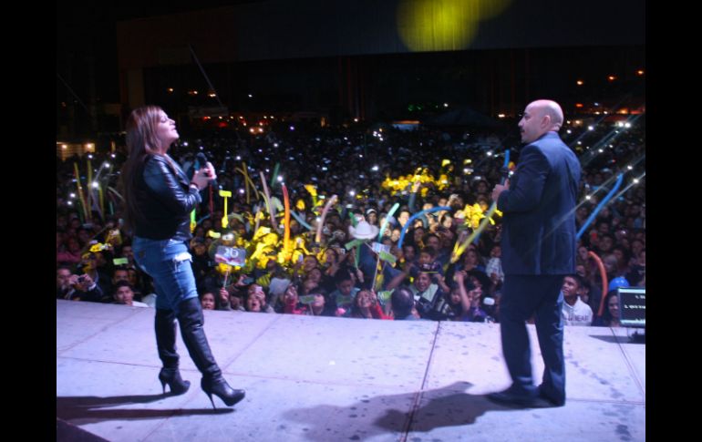 Jenni y Lupillo hace unas semanas en un concierto del cantante. ARCHIVO  /