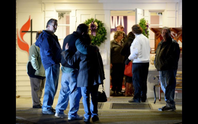 Se reúnen a orar en Iglesia Metodista de Newtown. EFE  /