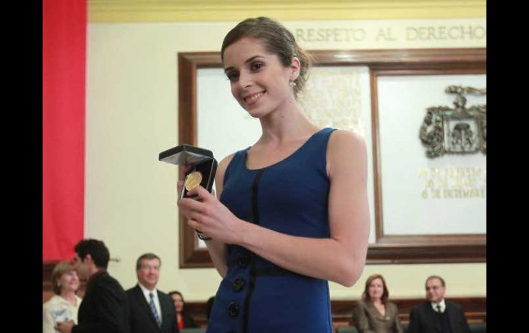 Cynthia Valdez en la ceremonia de entrega de la Medalla al Mérito Deportivo 2012.  /