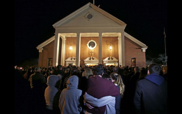 Imagen de una Iglesia Metodista, donde cientos se reúnen para hacer oración tras el tiroteo. AP  /