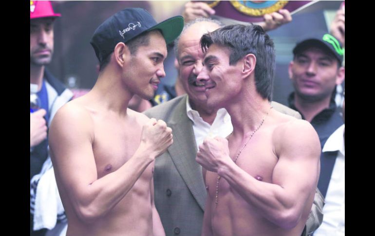 Listos. Nonito Donaire (izq.) y Jorge Arce, tras librar el trámite del pesaje. AFP  /