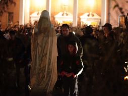 Familiares y amigos participan en una vigilia en memoria de los fallecidos. XINHUA  /