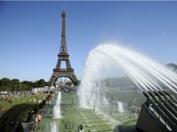 La Torre Eiffel es un monumento de más de seis toneladas de hierro forjado. ARCHIVO  /