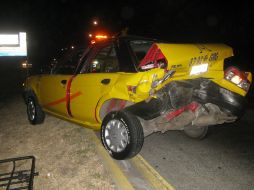 A unos 30 metros adelante de donde quedó el cuerpo, fue localizado el taxi del sitio 61.  /