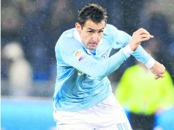 El alemán Miroslav Klose reapareció tras una lesión y lo hizo con un gol que le dio tres puntos importantes a la Lazio. EFE  /