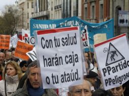 Miles de trabajadores y usuarios de la sanidad madrileña, marcharon por las calles de la ciudad. NOTIMEX  /