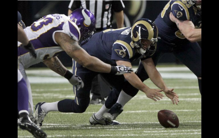 Los Vikingos anotaron 10 puntos a partir de balones perdidos por Sam Bradford. AP  /