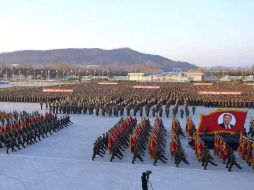 Celebraciones en honor al ex mandatario Kim Jong II. EFE  /