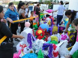 Más de 20 escuelas donaron casi 300 piñatas.  /