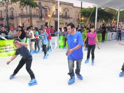 Primeros pasos. Tras el acto inaugural, los patinadores mostraron su destreza sobre el hielo.  /