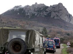 Policía controla el paso al Bugarach, en Francia tras difundirse que escapará a la desaparición del mundo. REUTERS  /