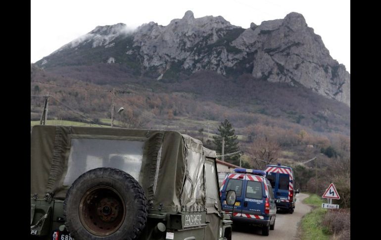 Policía controla el paso al Bugarach, en Francia tras difundirse que escapará a la desaparición del mundo. REUTERS  /