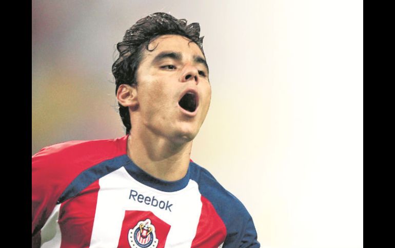 Cambio de colores. Omar salió en 2010 de Chivas, la cual fue su segunda etapa en el Rebaño Sagrado.  /