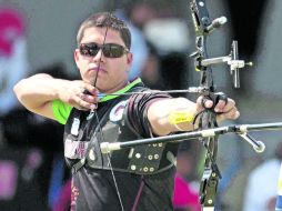 Pulso firme. El arquero tapatío Juan René Serrano confía en que bajo la conducción de Sang Hyung Lee pueda alcanzar una presea.MEXSPORT  /