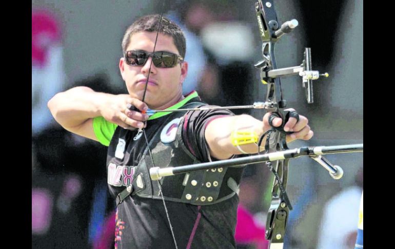 Pulso firme. El arquero tapatío Juan René Serrano confía en que bajo la conducción de Sang Hyung Lee pueda alcanzar una presea.MEXSPORT  /