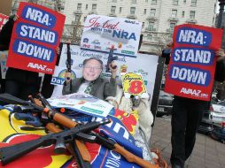 Activistas protestan contra la NRA. AP  /