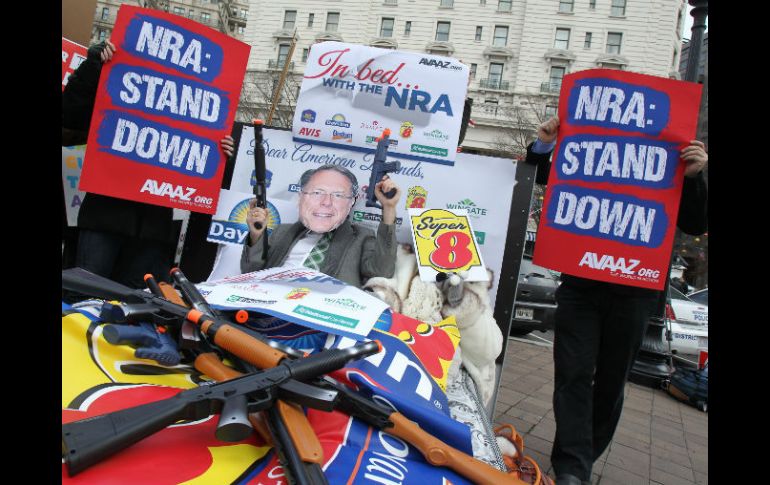 Activistas protestan contra la NRA. AP  /