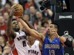 Ayón (d), el único jugador mexicano en la NBA. REUTERS  /