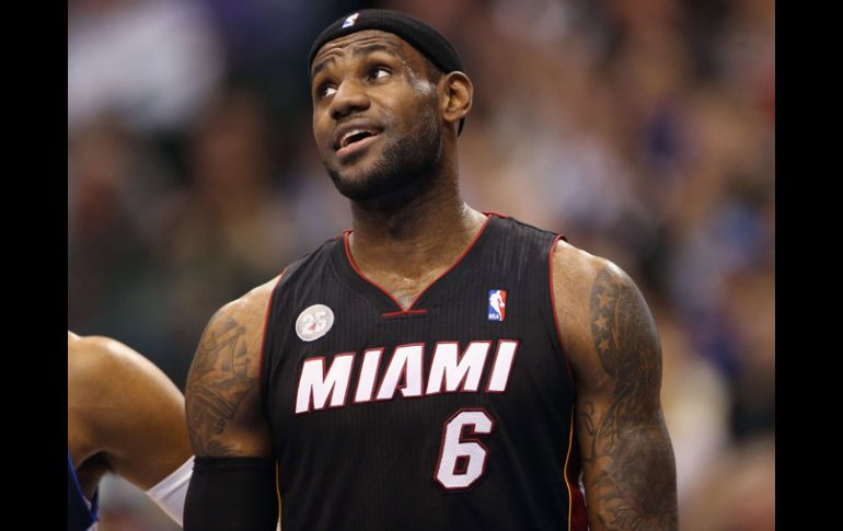 Luego de mucho buscarlo James obtuvo su primer anillo de la NBA en el 2012. AFP  /