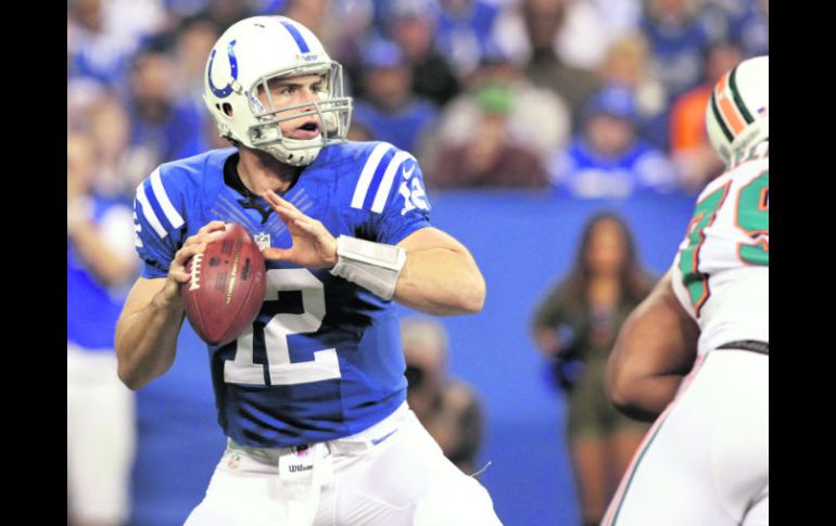 Andrew Luck consiguió ante Miami la mejor marca de yardas por pase en un partido para un mariscal de campo novato en la NFL, con 433.AP  /