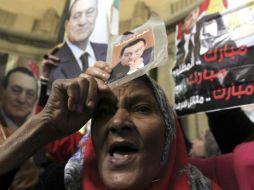 Partidarios del expresidente egipcio protestan frente a un Tribunal Superior en El Cairo. REUTERS  /