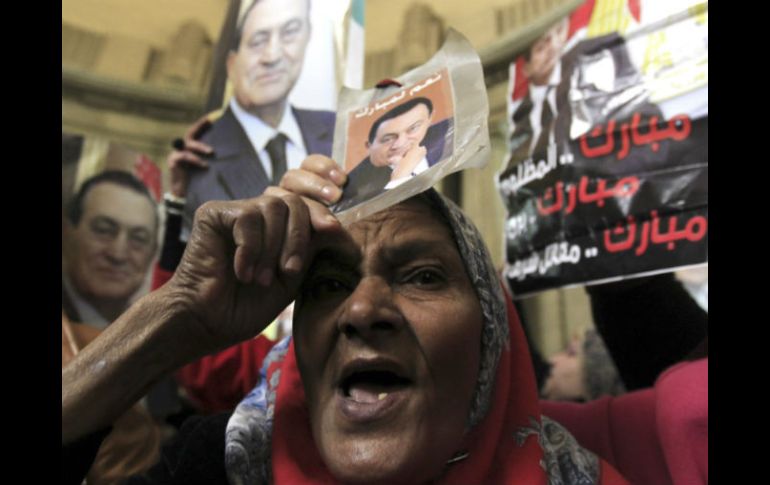 Partidarios del expresidente egipcio protestan frente a un Tribunal Superior en El Cairo. REUTERS  /