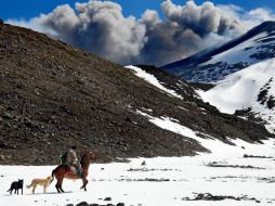 Vista de las fumarolas del volcán Copahue. AFP  /