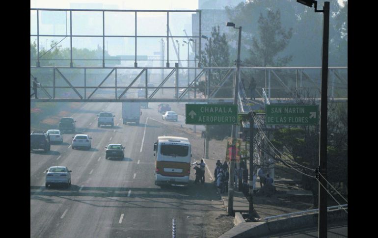 Yun día, dominó el gris. De continuar la situación, autoridades sanitarias repartirán cubre bocas entre los vecinos del lugar.  /