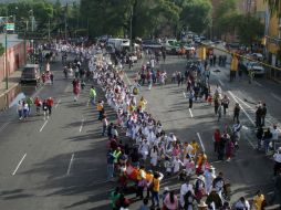 El desfile comienza al filo de las 20:00 horas para apreciar escenas históricas como el Misterio. ARCHIVO  /