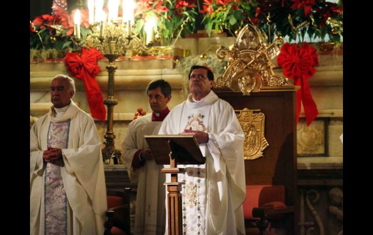 El cardenal ofició ayer la tradicional misa de Gallo ante cientos de personas que asistieron a la Catedral Metropolitana. NOTIMEX  /