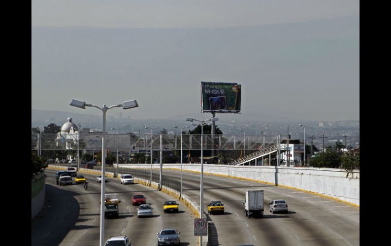 Esta mañana se pudo observar una espesa nata de contaminación sobre la ZMG.  /