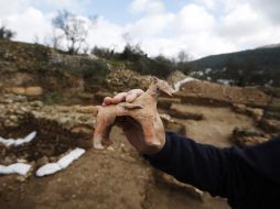 Figurilla hallada en la zona del antiguo templo. REUTERS  /