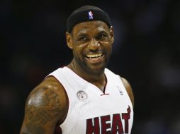 El alero estelar LeBron James consiguió un doble-doble de 27 puntos. AP  /