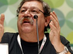 A través de una narrativa irreverente y novedosa, el periodista mexicano guía a los telespectadores. ARCHIVO  /