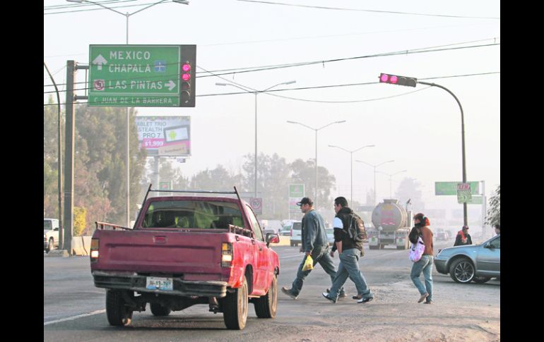 La falta de pavimentación y de arbolado urbano complica los problemas de contaminación en esta zona de la ciudad.  /