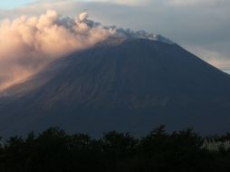 El volcán San Cristóbal, ubicado en el noroeste de Nicaragua, emite gases y cenizas. EFE  /