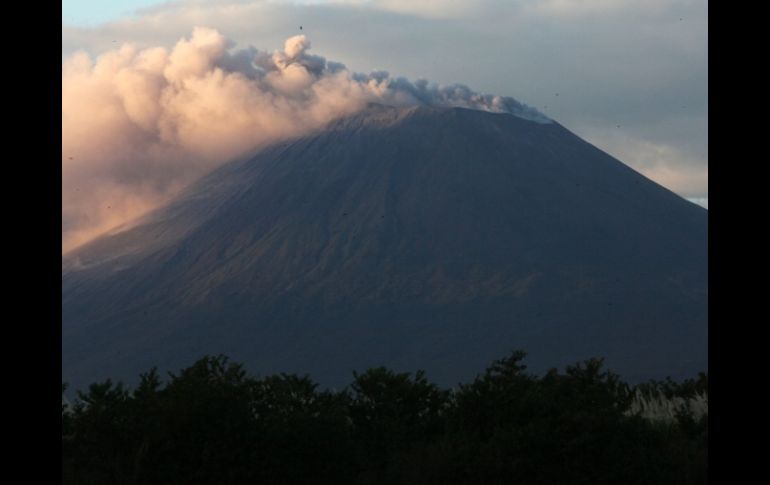 El volcán San Cristóbal, ubicado en el noroeste de Nicaragua, emite gases y cenizas. EFE  /