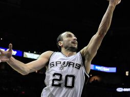 Manu Ginobili convirtió 23 puntos de los 122 anotados por los Spurs. AFP  /