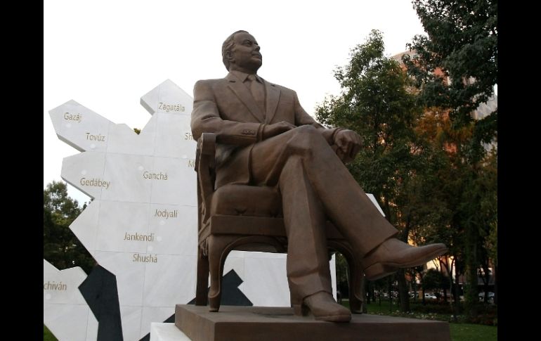 La estatua del ex presidente de Azerbaiyán ha generado controversia con los vecinos de Polanco pues lo consideran un dictador. ARCHIVO  /