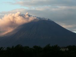 Su erupción provocó el desplazamiento hacia albergues temporales de unas 400 personas. EFE  /