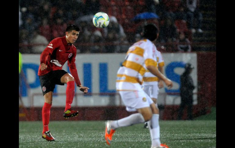 Los 12 grados centígrados y las rachas de viento de hasta 20 kilómetros por hora, además de una lluvia que acompañó el partido.  /