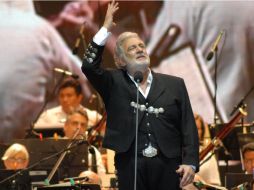 Plácido Domingo se vistió de charro ayer en Acapulco y cantó algunas de las canciones más significativas para el puerto. NOTIMEX  /