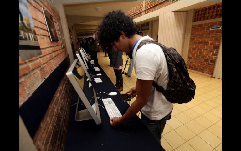 El 60 % de los mexicanos entre seis y 18 años utiliza una computadora. ARCHIVO  /