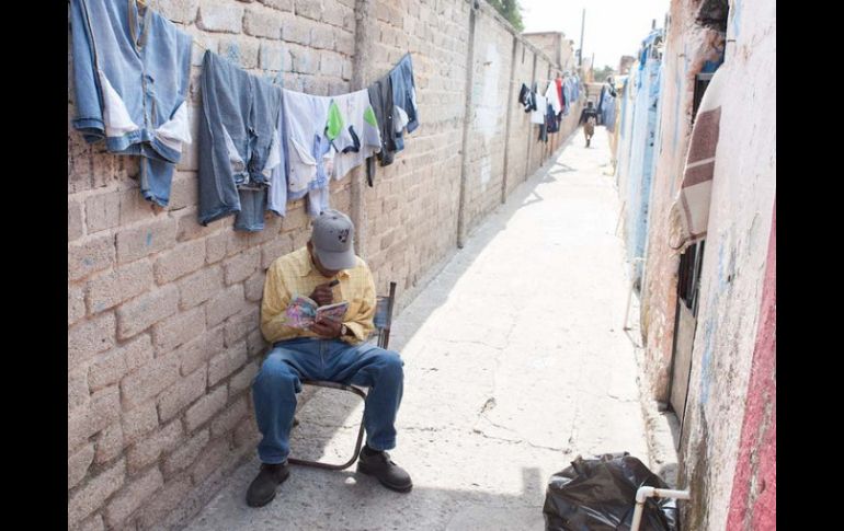 Los adultos mayores, también serán beneficiarios del programa de ayuda a las personas que habitan vecindades en Tlaquepaque. ARCHIVO  /