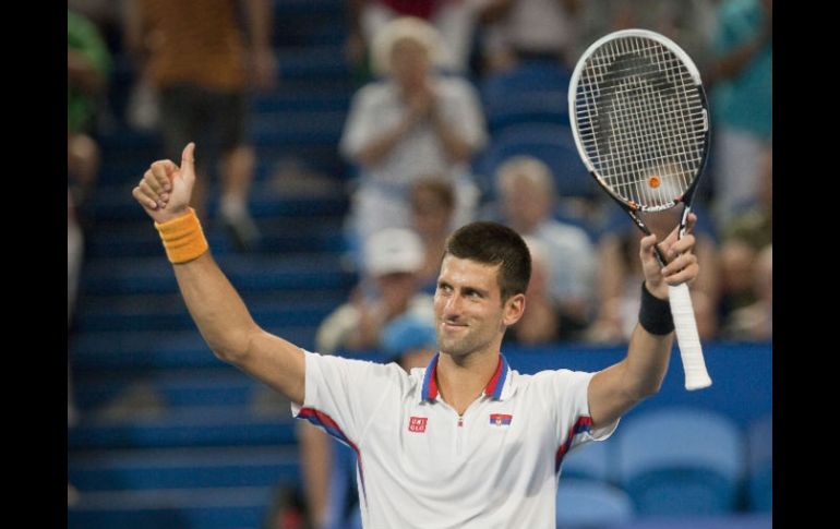 El tenista serbio Novak Djokovic celebra su victoria tras el partido contra el italiano Andreas Seppi en la Copa Hopman. EFE  /