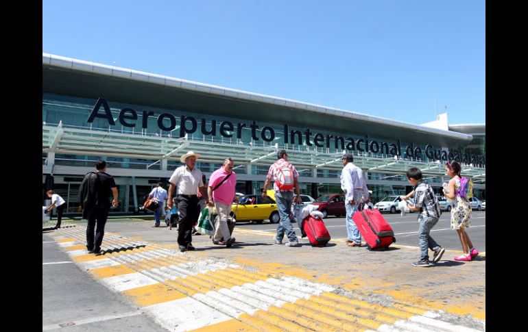 Los aeropuertos de Guadalajara y de México estaban vacíos: muy poca actividad, muy poco flujo de viajeros. ARCHIVO  /