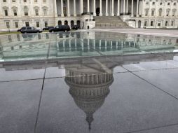 Imagen del reflejo del Capitolio estadounidense. AP  /