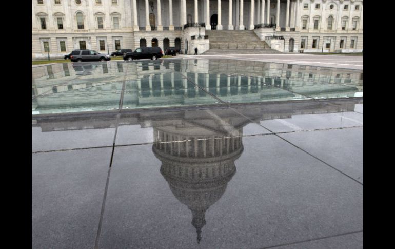 Imagen del reflejo del Capitolio estadounidense. AP  /