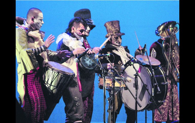 Zaikocirco. En septiembre de 2012 el espectáculo de circo callejero se presentó en el Teatro Guadalajara del IMSS .  /